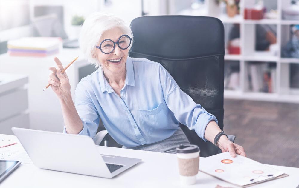 5.1.2017 The-Surprising-Benefits-of-Hiring-Older-Talent hireright